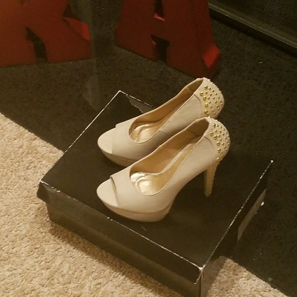 Women heels - Picture 2 of 3